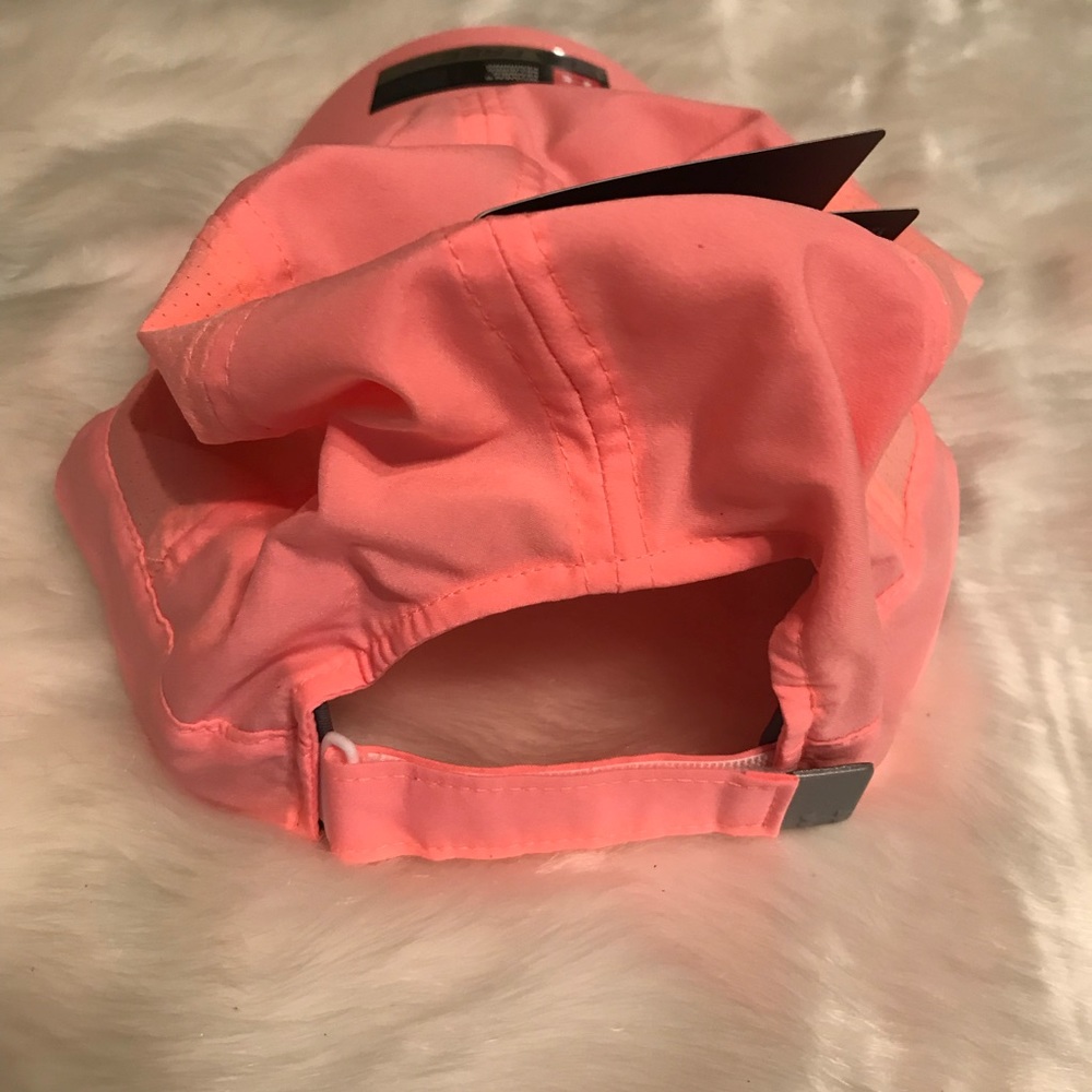 NWT Under Armour Fly-By Sweat-wicking Cap - Picture 4 of 4